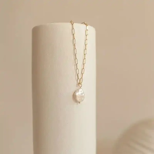 Modern Pearl Necklace