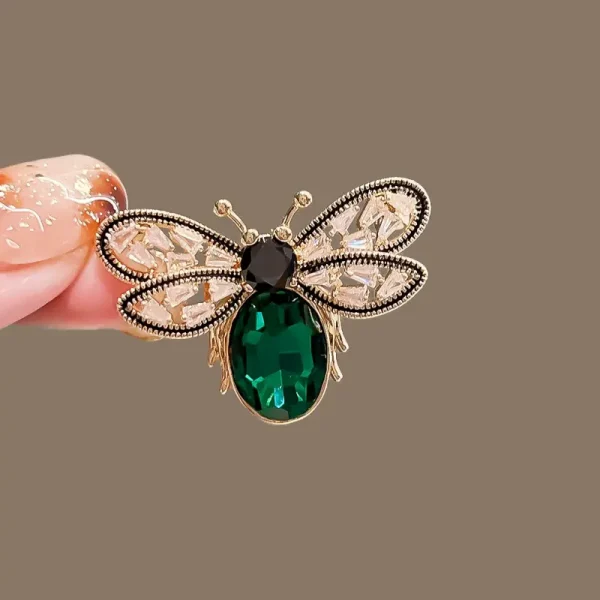 Queen’s Whisper Brooch